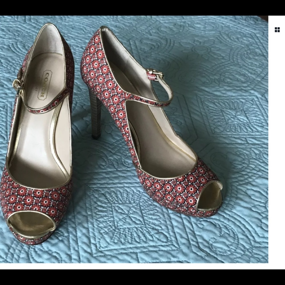 New Coach  Coral and Gold Shoes Q1960/7200094